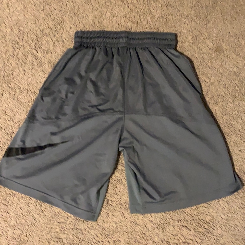 Men’s medium Nike Basketball Shorts